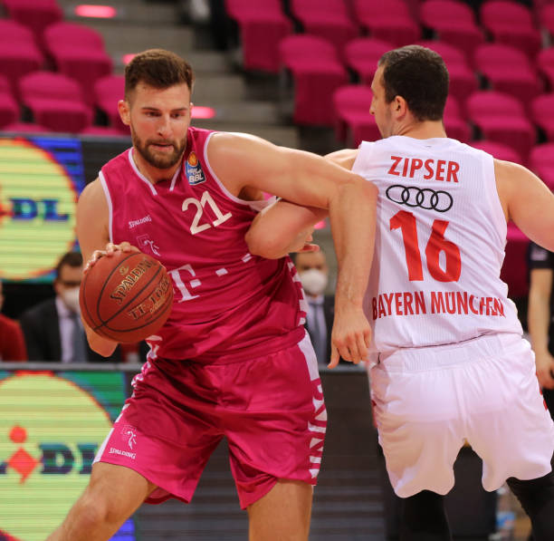 前锋亚历山 前锋亚历山